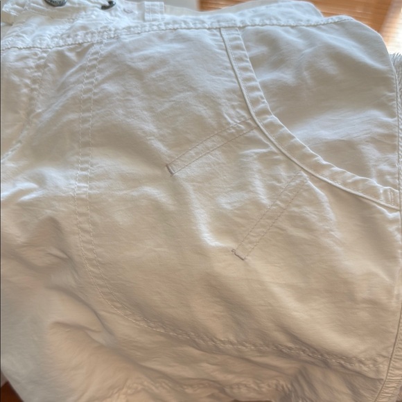 White Columbia Cargo Shorts with Cute Details - Picture 7 of 9